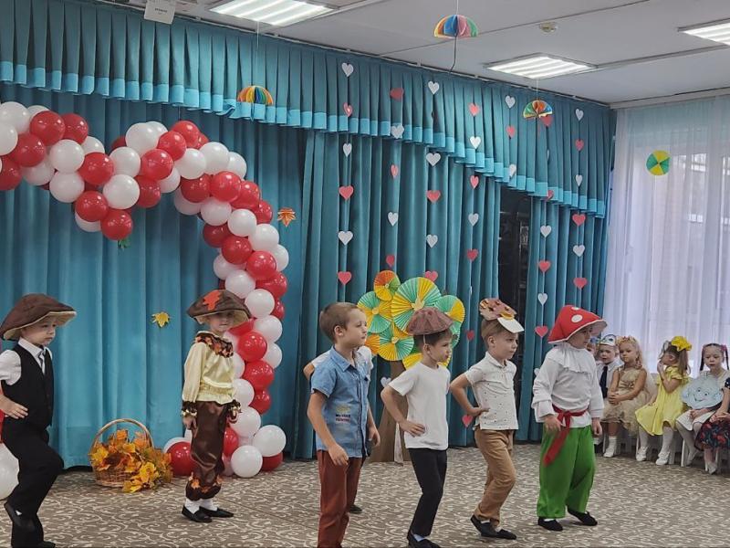 День матери в группе "Божья коровка"