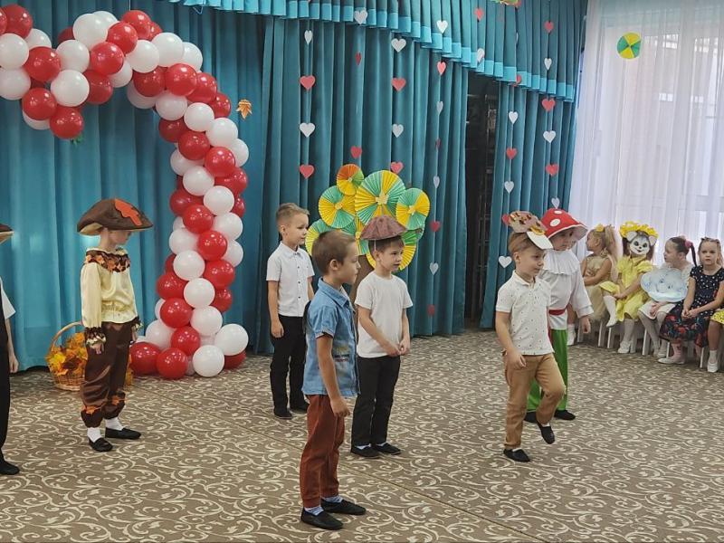 День матери в группе "Божья коровка"