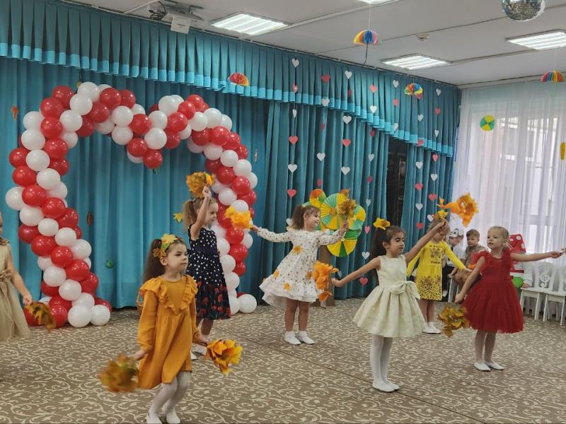 День матери в группе "Божья коровка"