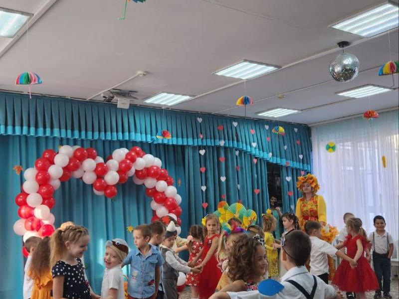 День матери в группе "Божья коровка"