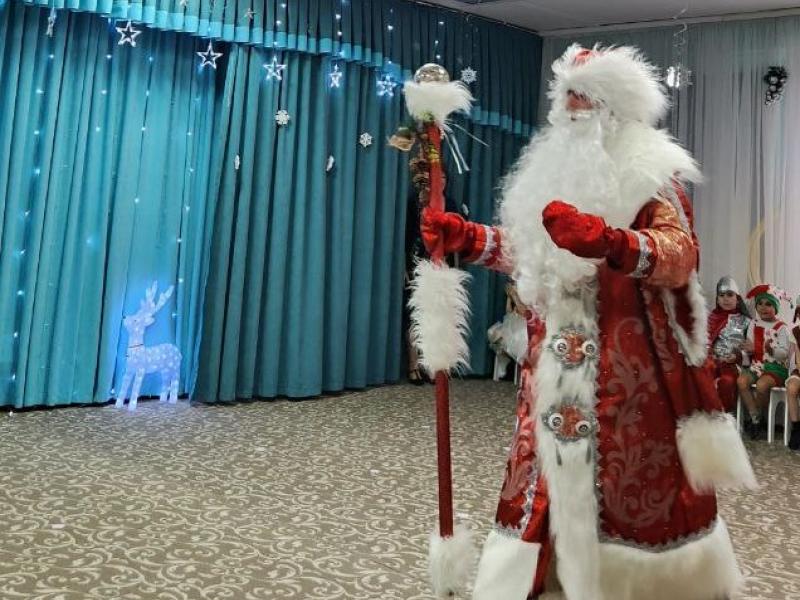 Новогодний утренник в группе "Божья коровка"