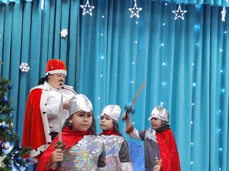 Новогодний утренник в группе "Божья коровка"