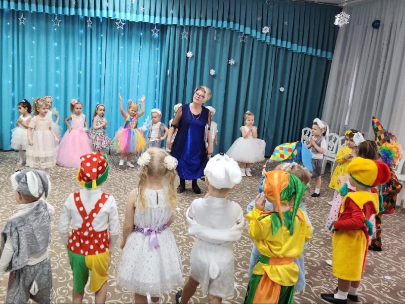 Новогодний утренник в группе "Семицветик"