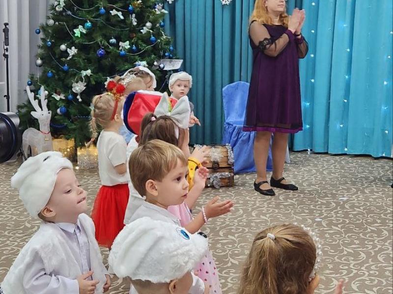 Новогодний утренник в группе "Семицветик"
