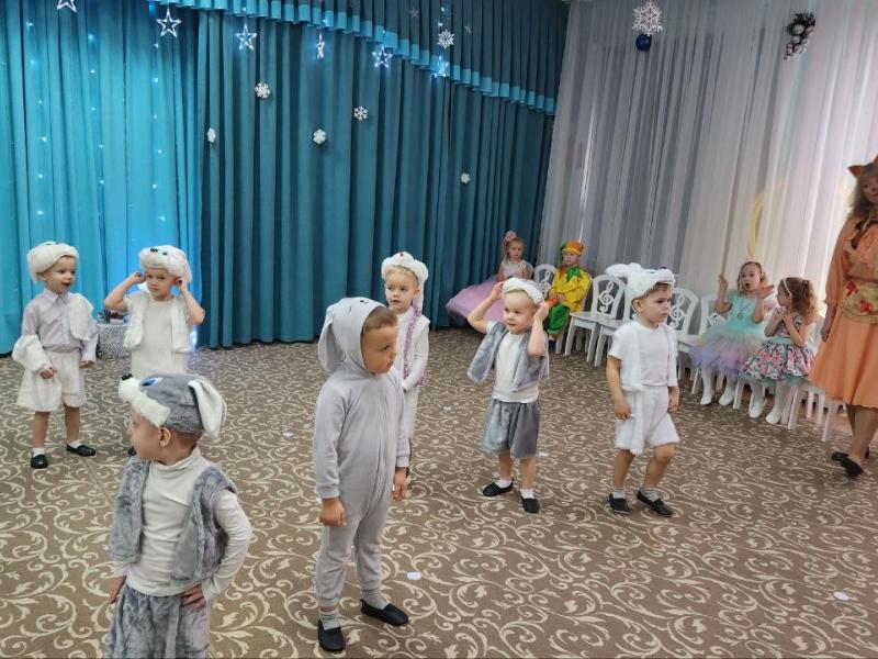 Новогодний утренник в группе "Семицветик"