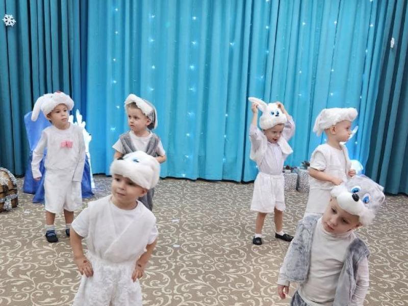 Новогодний утренник в группе "Семицветик"