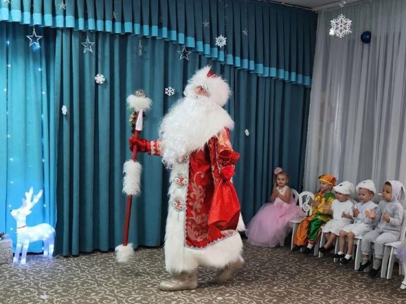 Новогодний утренник в группе "Семицветик"