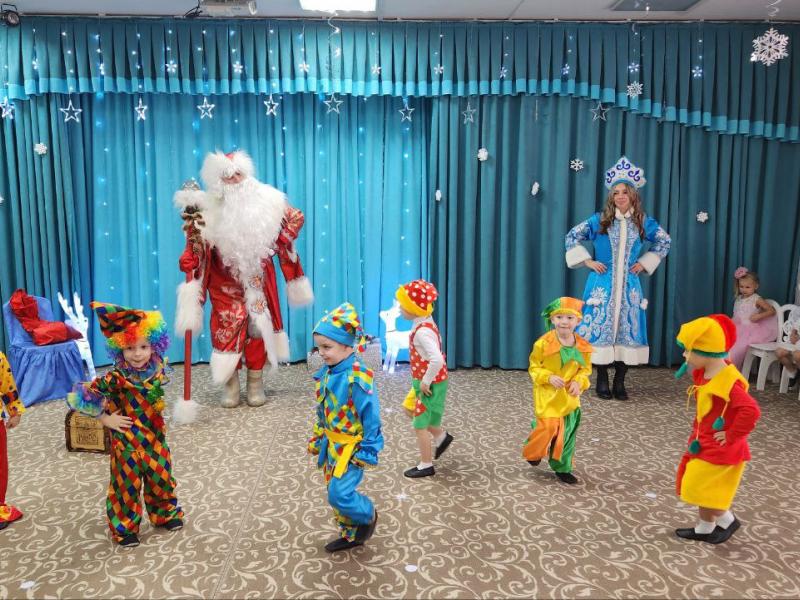 Новогодний утренник в группе "Семицветик"