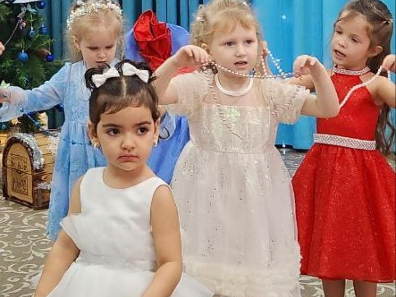 Новогодний утренник в группе "Семицветик"