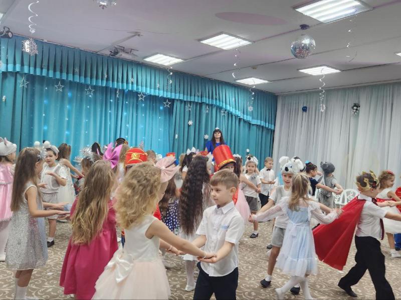 Новогодний утренник в группе " Солнышко"