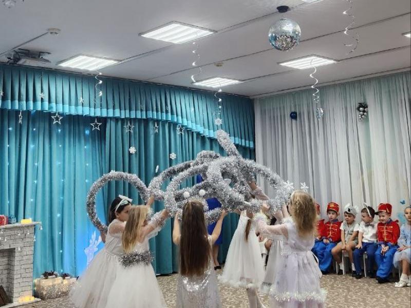 Новогодний утренник в группе " Солнышко"