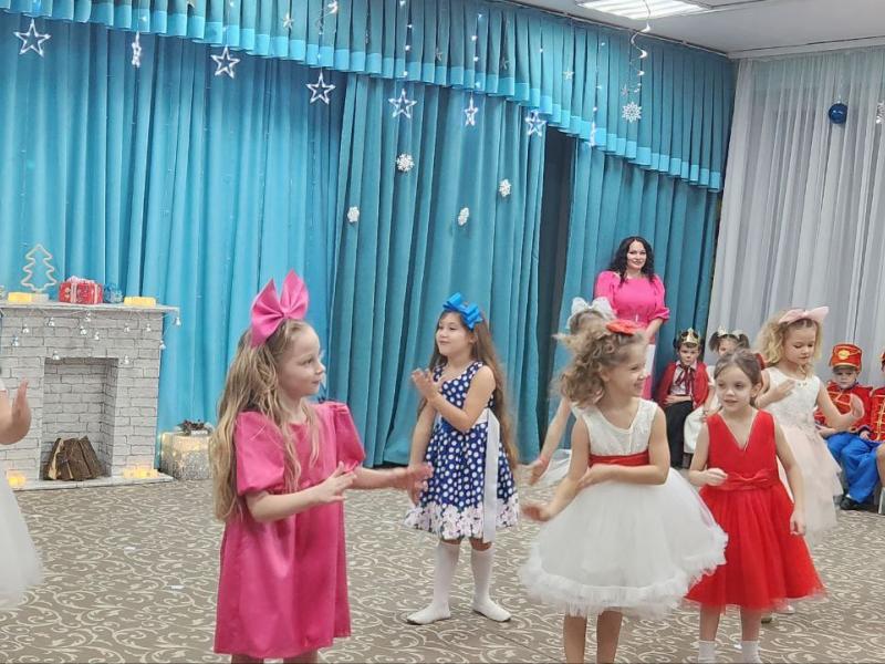Новогодний утренник в группе " Солнышко"