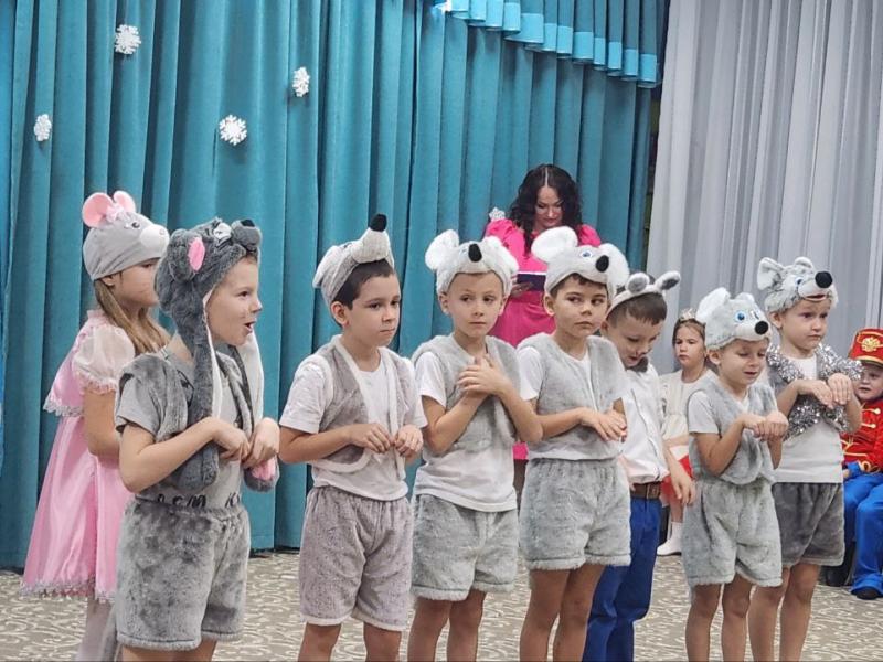 Новогодний утренник в группе " Солнышко"