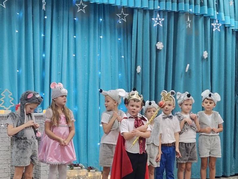 Новогодний утренник в группе " Солнышко"