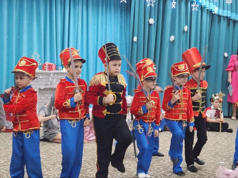 Новогодний утренник в группе " Солнышко"