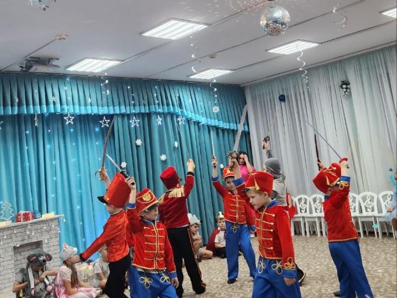 Новогодний утренник в группе " Солнышко"
