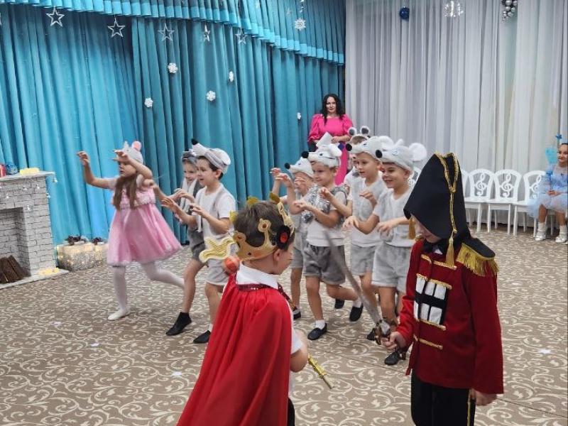 Новогодний утренник в группе " Солнышко"