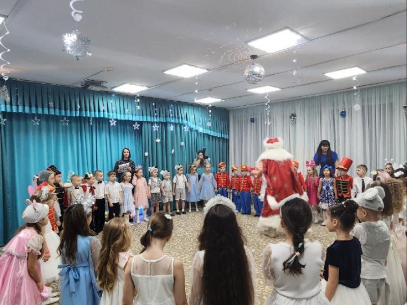 Новогодний утренник в группе " Солнышко"