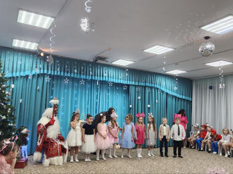Новогодний утренник в группе " Солнышко"