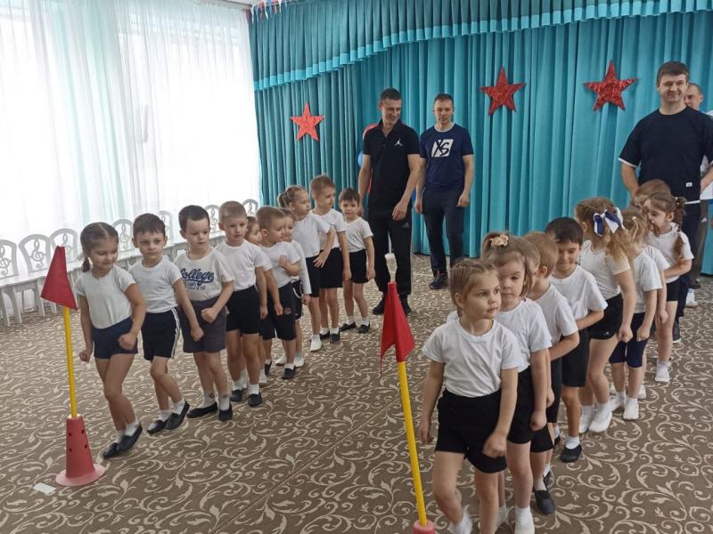 Военно- спортивный праздник "Вперед Россия!"
