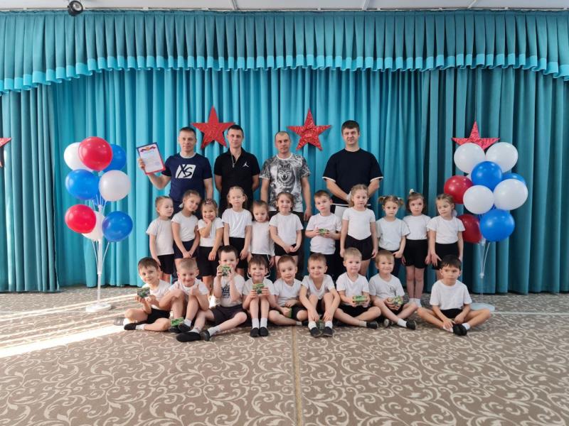 Военно- спортивный праздник "Вперед Россия!"