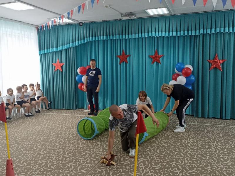 Военно- спортивный праздник "Вперед Россия!"