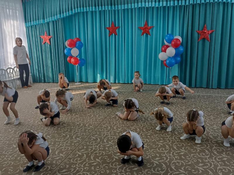Военно- спортивный праздник "Вперед Россия!"