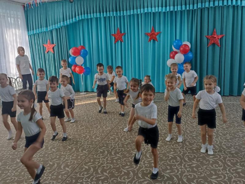 Военно- спортивный праздник "Вперед Россия!"