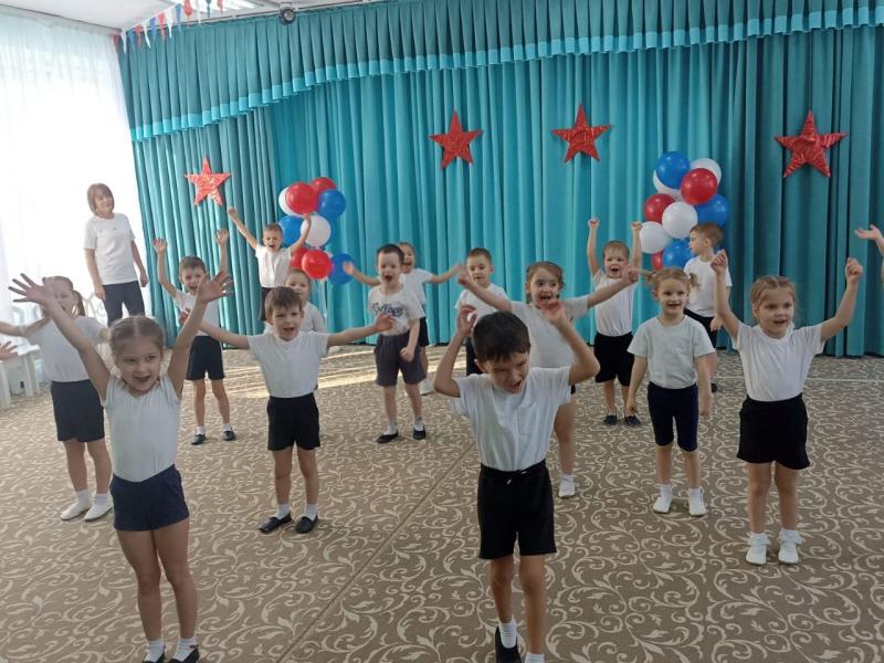 Военно- спортивный праздник "Вперед Россия!"