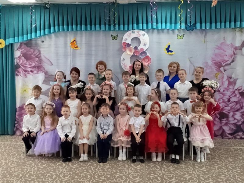 Праздник 8 марта гр. "Божья коровка"