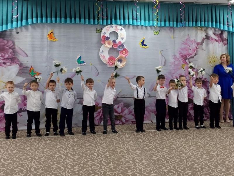 Праздник 8 марта гр. "Божья коровка"