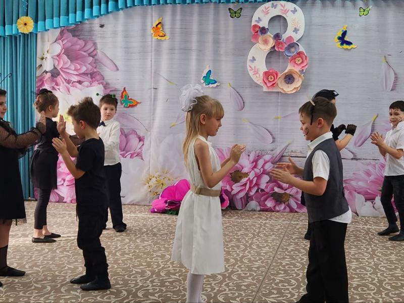 Праздник 8 марта в гр."Солнышко"
